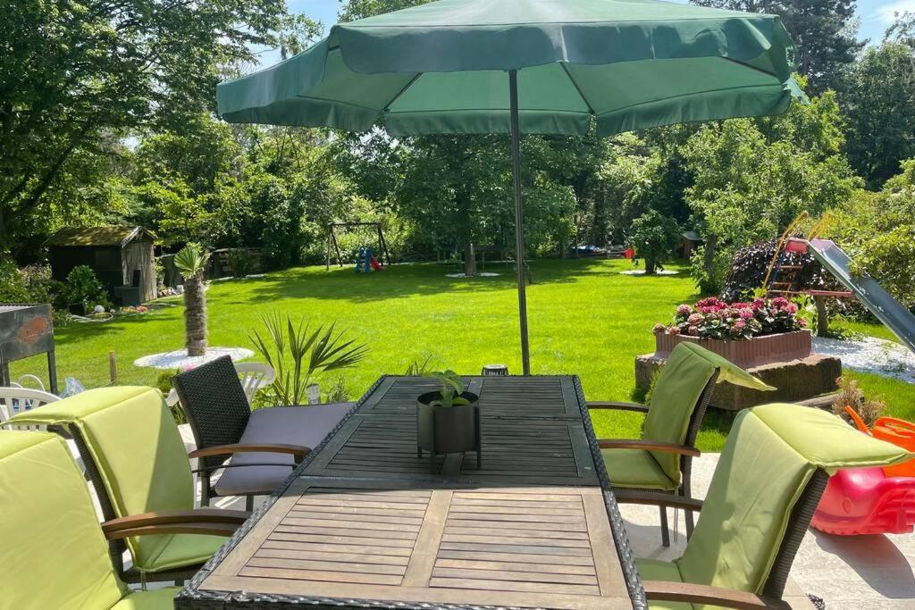 Wunderschöne Terrassenwohnung mit Blick ins Grüne! Meerbusch Exterior foto